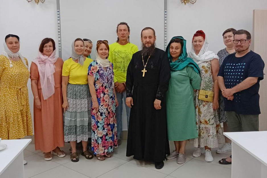 В Троицком соборе Кургана прошла встреча с популярным журналистом-блогером