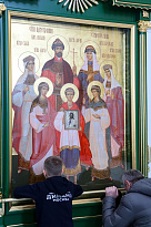 Митрополит Даниил освятил икону Царственных страстотерпцев в Троицком соборе 