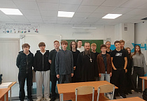 Священник провёл уроки семьеведения в курганской школе