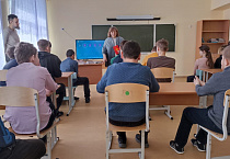 Курганский священник провёл на приходе села Рычково Литургию и встречу со школьниками