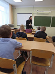 В Лебяжье священник побывал на уроке у пятиклассников