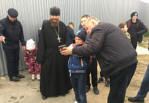 Участники проекта «Папина школа» поздравили своих пап с Днём отца