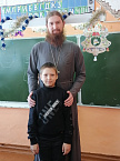 В Зауралье сельского священника встречают в школе возгласами «ура!»