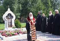 В день кончины приснопамятного епископа Курганского и Шадринского Михаила на его могиле совершена панихида