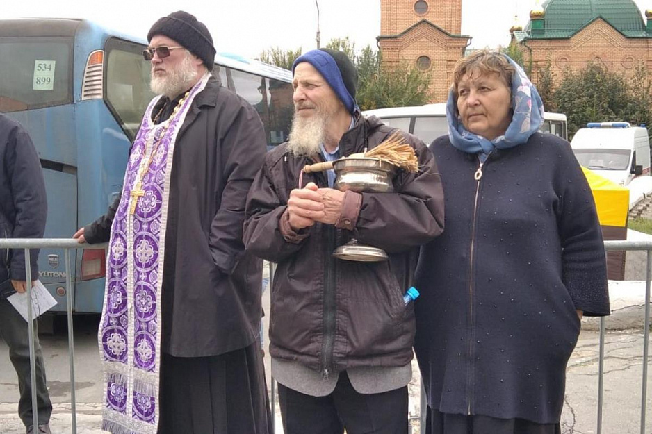 В Кургане священник благословил  мобилизованных зауральцев