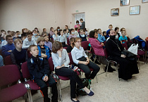 В Курганской епархии священники и миссионеры посетили детские учреждения села Введенское