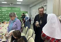 В Кургане священник и сестры милосердия посетили Центр помощи семье и детям