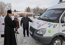 Митрополит Даниил наклеил на «Народную газель» 14-ю звезду за поездки в зону СВО