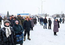 Величественный крест установили на храме села Половинное