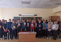 Курганский священник провёл на приходе села Рычково Литургию и встречу со школьниками