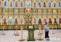 Губернатор Вадим Шумков подарил икону Троицкому собору города Кургана