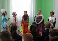 В Кургане актёры из православной школы показали пасхальный спектакль