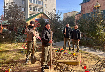 Семиклассники курганской школы помогли навести порядок в храме в Рябково