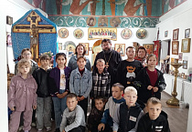 В Макушинском храме дети с летней оздоровительной площадки узнали про августовские Спасы
