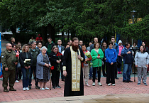 В Детском парке Кургана прошла акция в память о детях - жертвах войны в Донбассе