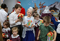 Дед Мороз, подарки и «Цветень»: в Курганской епархии прошел рождественский концерт