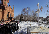 На территории Александро-Невского собора Кургана молитвенно помянули погибших при теракте в «Крокус Сити Холле»