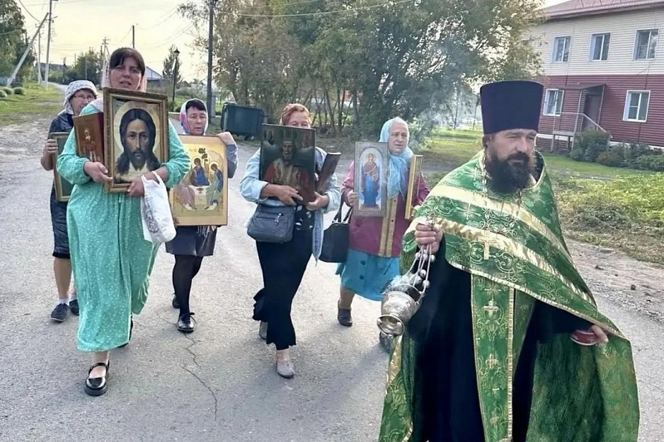 Богослужения в селе Половинное временно возвращаются в старый храм