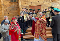 В гарнизонном храме Георгия Победоносца прошел пасхальный молебен памяти русских воинов