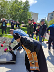 В городе  Петухово священник участвовал в митинге в День ветеранов боевых действий