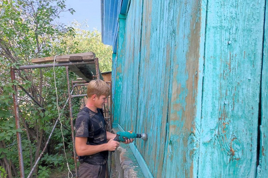 В селе Глядянском приступили к наружному ремонту храма