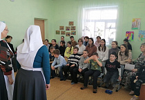 В Кургане участники проекта «Школа милосердия» сами готовят обед и пишут письма солдатам