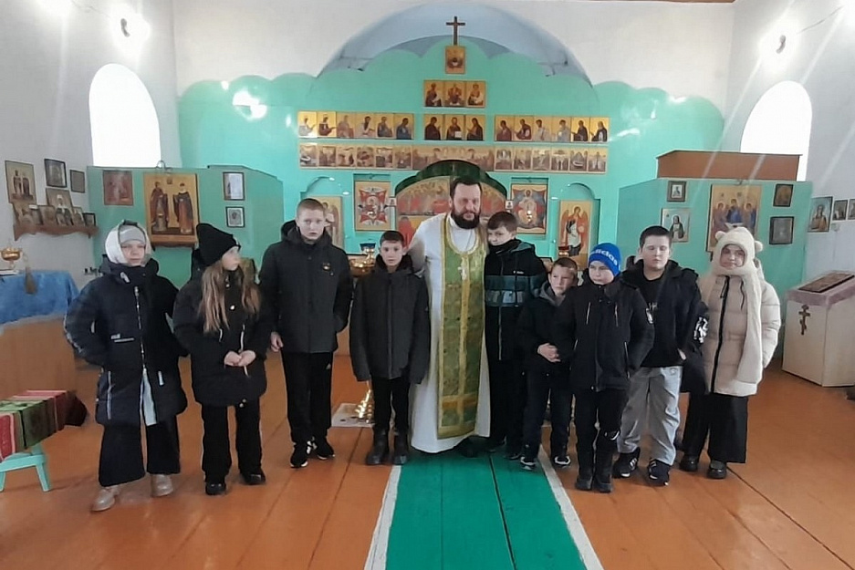 Для школьников села Лисье прошел урок в храме