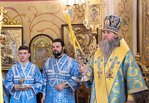 Митрополит Даниил совершил Литургию в Александро-Невском соборе Кургана