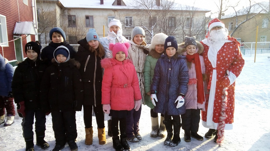 К Рождеству – на лыжах: в курганской православной школе весело встречают любимый праздник
