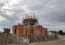 Строящийся храм в селе Глядянское готовится к установке купола