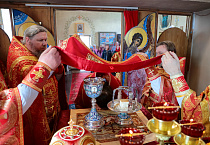 Митрополит Даниил совершил Литургию в храме села Золотое Макушинского района