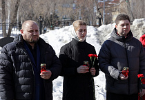 На территории Александро-Невского собора Кургана молитвенно помянули погибших при теракте в «Крокус Сити Холле»