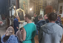 Зауральский храм посетили люди с ограниченными возможностями