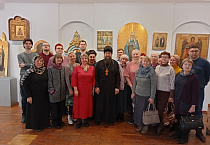 В Кургане члены православного клуба Троицкого собора посетили художественный музей