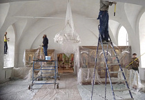 В Петропавловском храме микрорайона Черемухово города Кургана продолжаются ремонтные работы