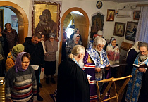 Прихожане храма Успения Пресвятой Богородицы посёлка Варгаши всем приходом помолились о русских воинах