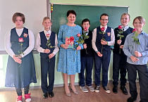 В Кургане православные гимназисты поздравили своих преподавателей с Днём учителя
