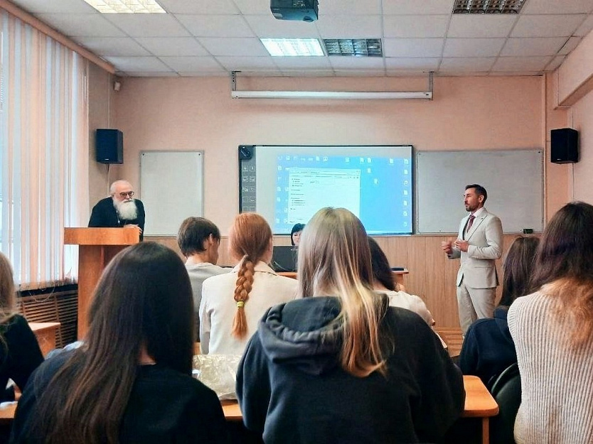 Преподаватели православной гимназии обсудили вопросы веры и науки с курганскими студентами