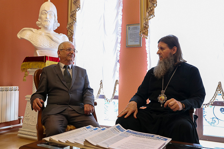 Митрополит Даниил встретился с директором курганской православной школы