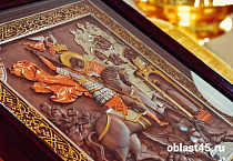 Сенатор РФ Сергей Муратов подарил курганскому храму икону святого Георгия