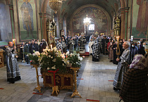 В канун Великой Субботы митрополит Даниил совершил утреню с чином погребения Плащаницы