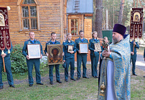 Курганские священники поздравили огнеборцев с праздником небесной покровительницы.
