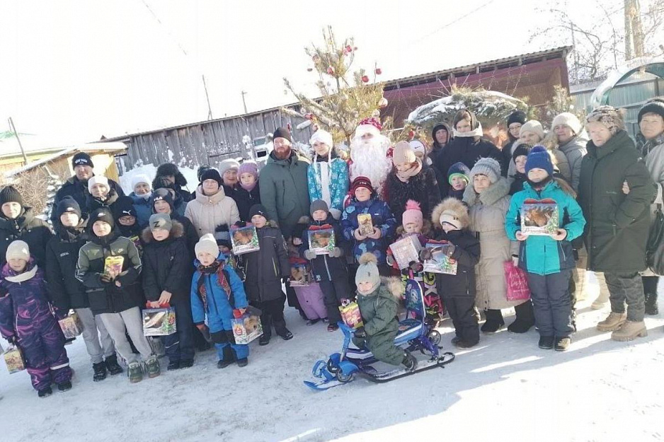 ‎В Глядянском возле храма дети отпраздновали Рождество