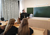 Петуховский настоятель посетил школы и Центр обслуживания населения
